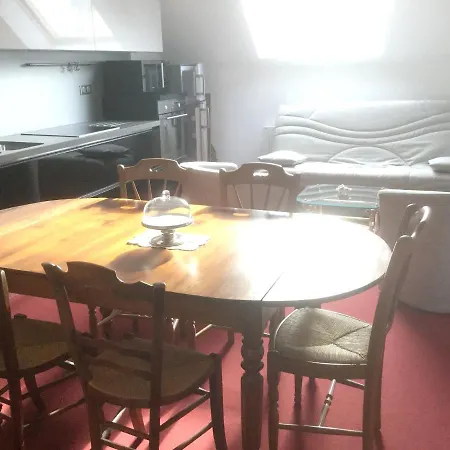 Apartment With 2 Bedrooms In Planchers With Furnished Terrace And Wifi 8 Km From The Beach *